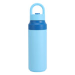 Custom logo 550ml 304 stainless steel vacuum insulated sports water bottle with a portable carrying handle.
